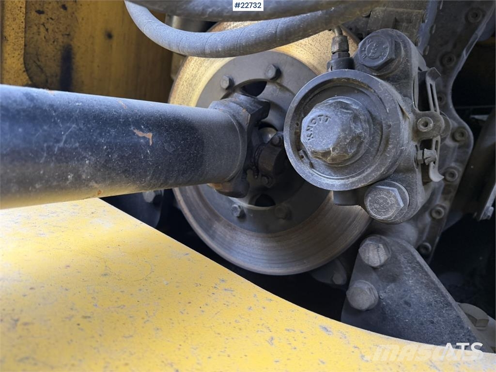 New Holland W130B wheel loader with a bucket Incarcator pe pneuri