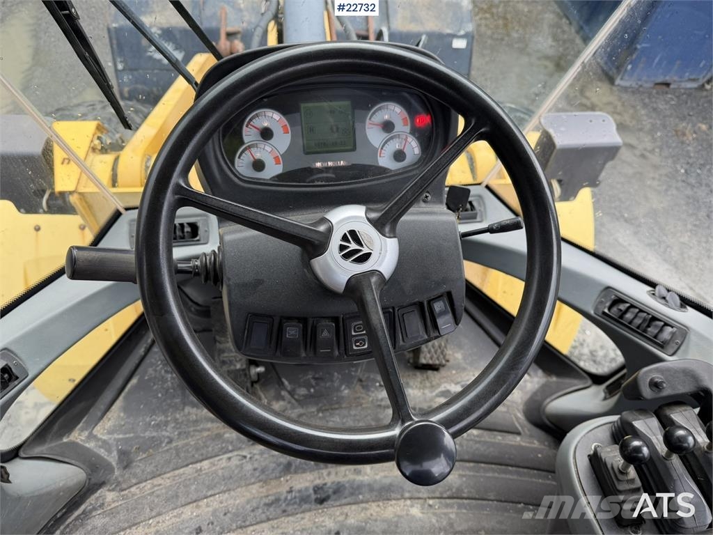 New Holland W130B wheel loader with a bucket Incarcator pe pneuri