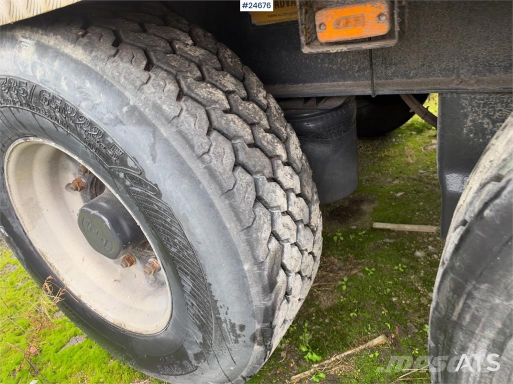  Nor-Slep Triple-Axle Trailer – Needs Repairs Andre hengere