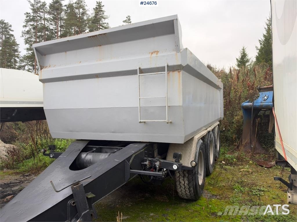  Nor-Slep Triple-Axle Trailer – Needs Repairs Andre hengere