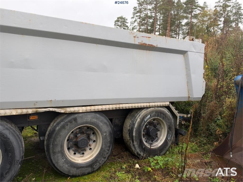  Nor-Slep Triple-Axle Trailer – Needs Repairs Andre hengere