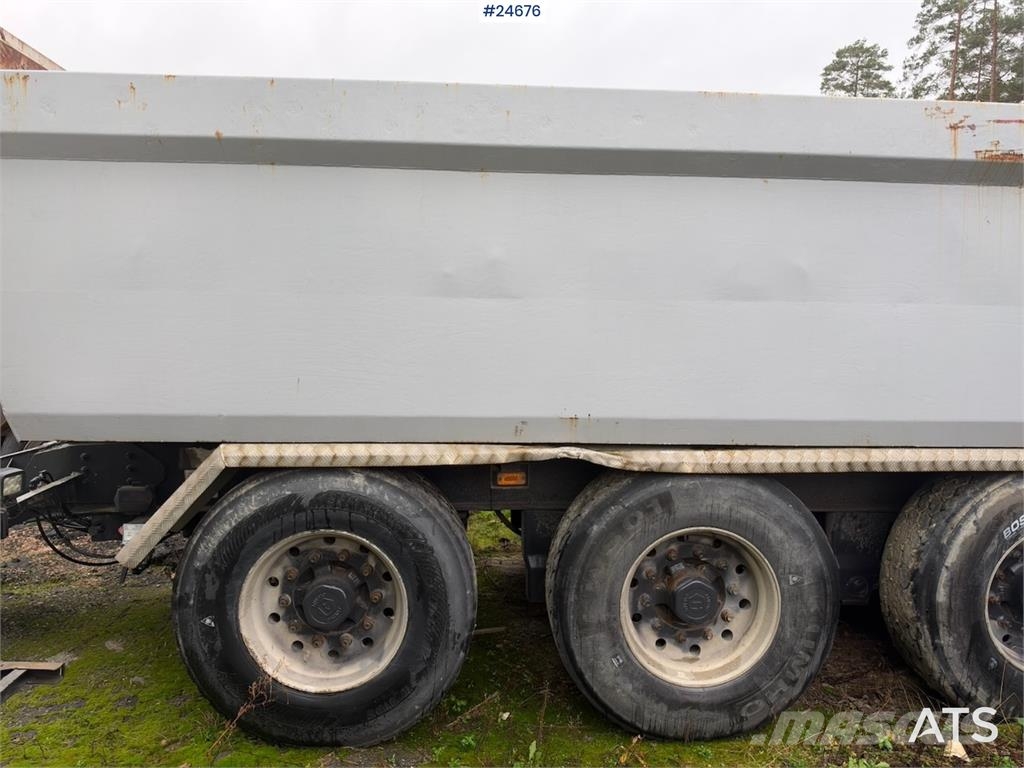  Nor-Slep Triple-Axle Trailer – Needs Repairs Andre hengere