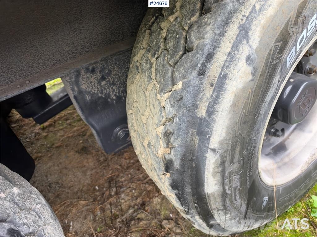  Nor-Slep Triple-Axle Trailer – Needs Repairs Andre hengere