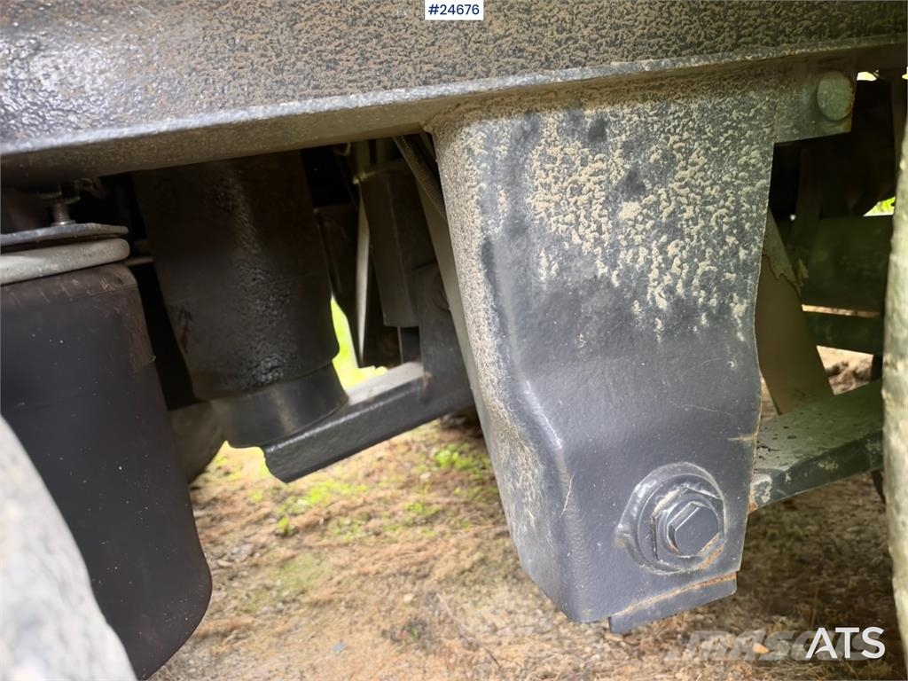 Nor-Slep Triple-Axle Trailer – Needs Repairs Andre hengere
