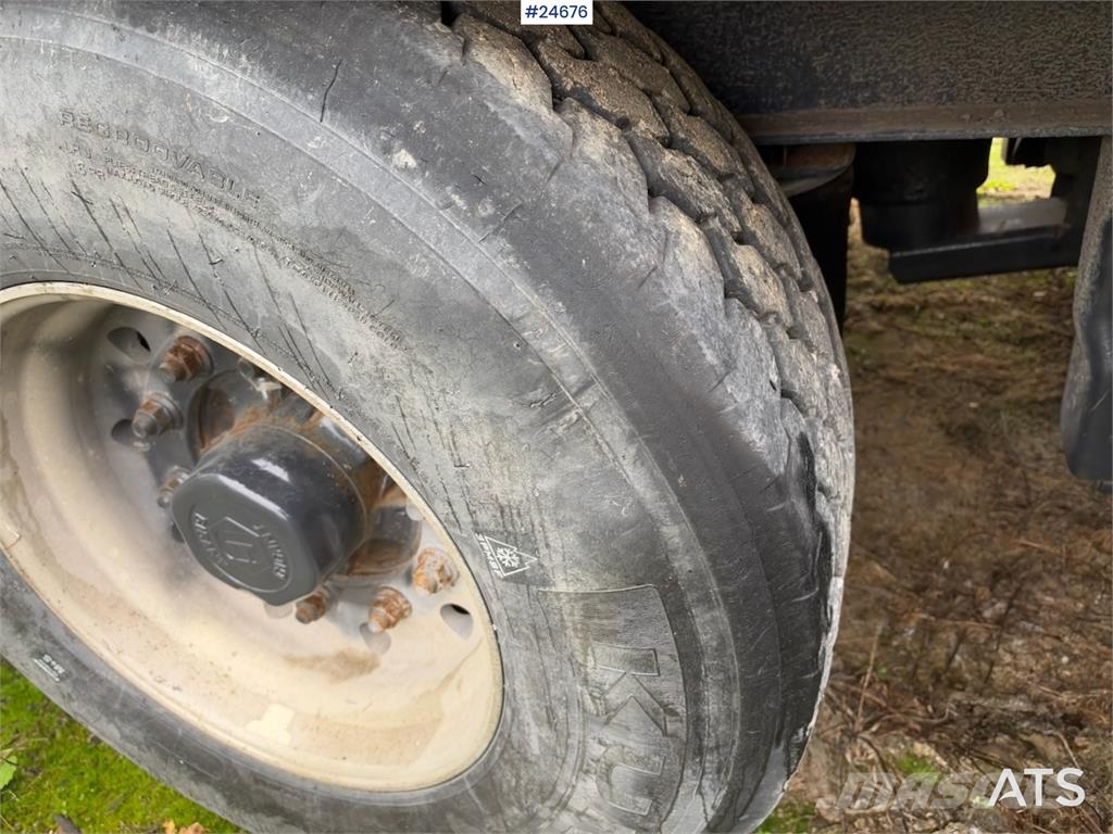  Nor-Slep Triple-Axle Trailer – Needs Repairs Andre hengere