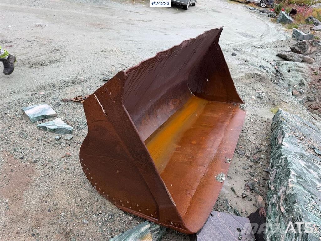 O&K L20i wheel loader with bucket. Repair object Kolové nakladače