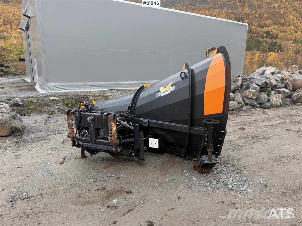 Øveraasen DEHS 285 snow plow Transport - Inne