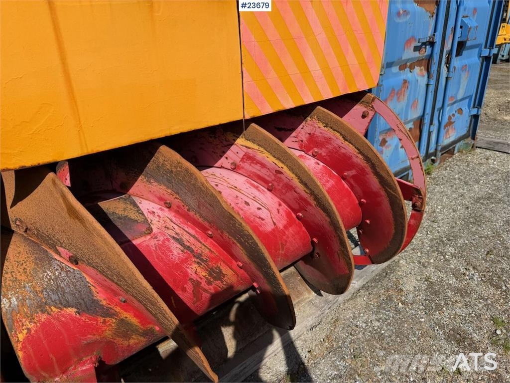 Øveraasen UTV 90-115-250 snow blower – Low hours. Lançadores de neve