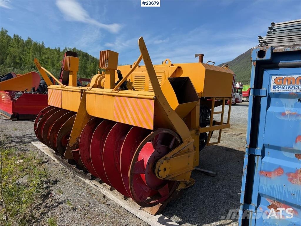 Øveraasen UTV 90-115-250 snow blower – Low hours. Lançadores de neve