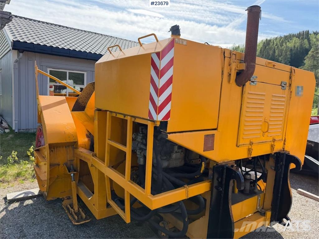 Øveraasen UTV 90-115-250 snow blower – Low hours. Lançadores de neve