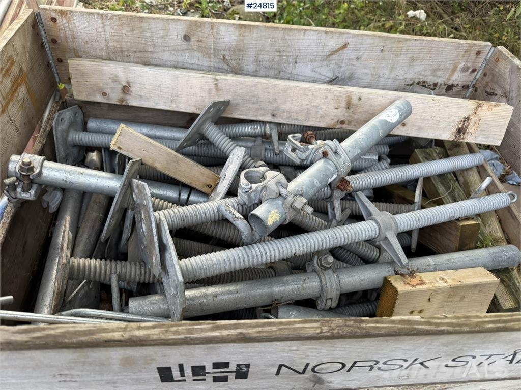 Plettac Assco Scaffolding with 88 frames, bracing, Miško technika - Kita