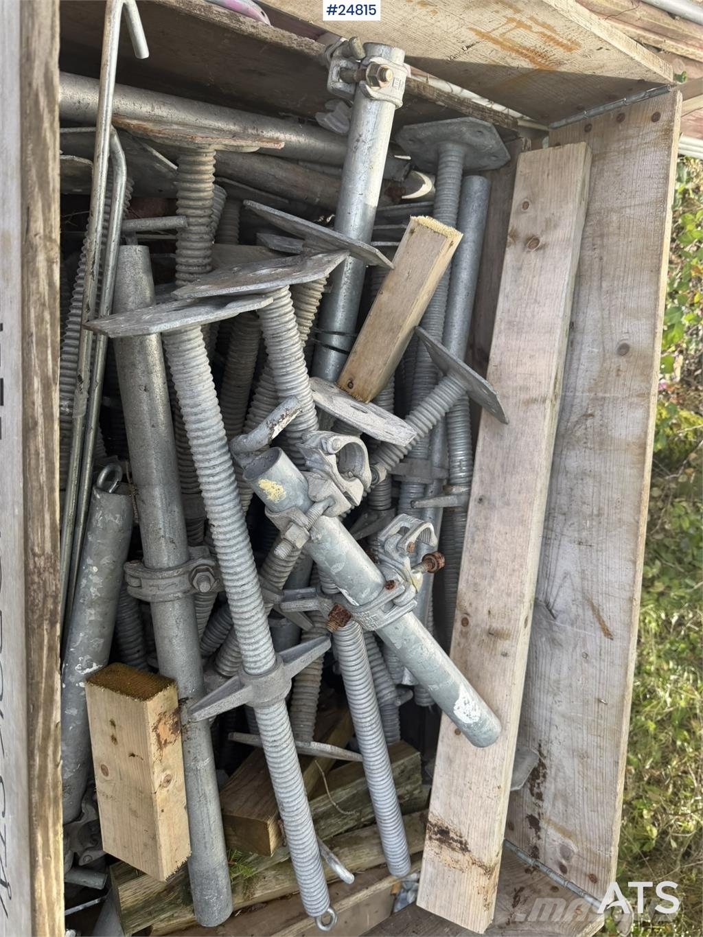 Plettac Assco Scaffolding with 88 frames, bracing, Miško technika - Kita