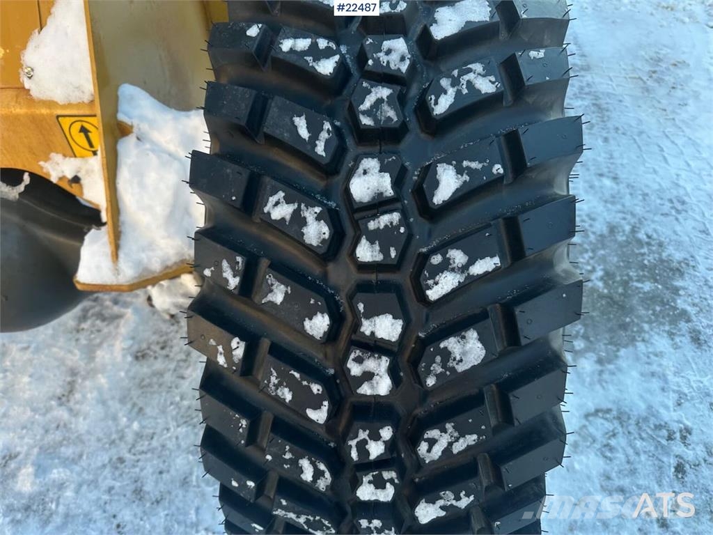 Powertrack L45 wheel loader w/ Flapwing bucket, bucket and pa لوادر بعجل