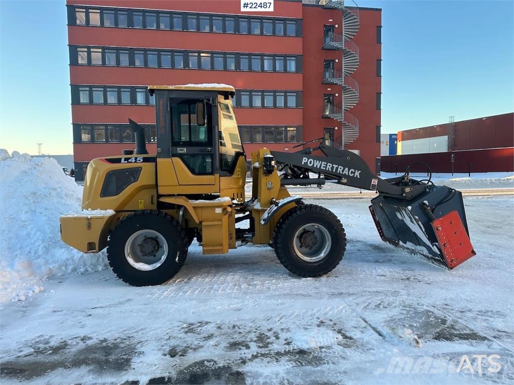 Powertrack L45 wheel loader w/ Flapwing bucket, bucket and pa لوادر بعجل