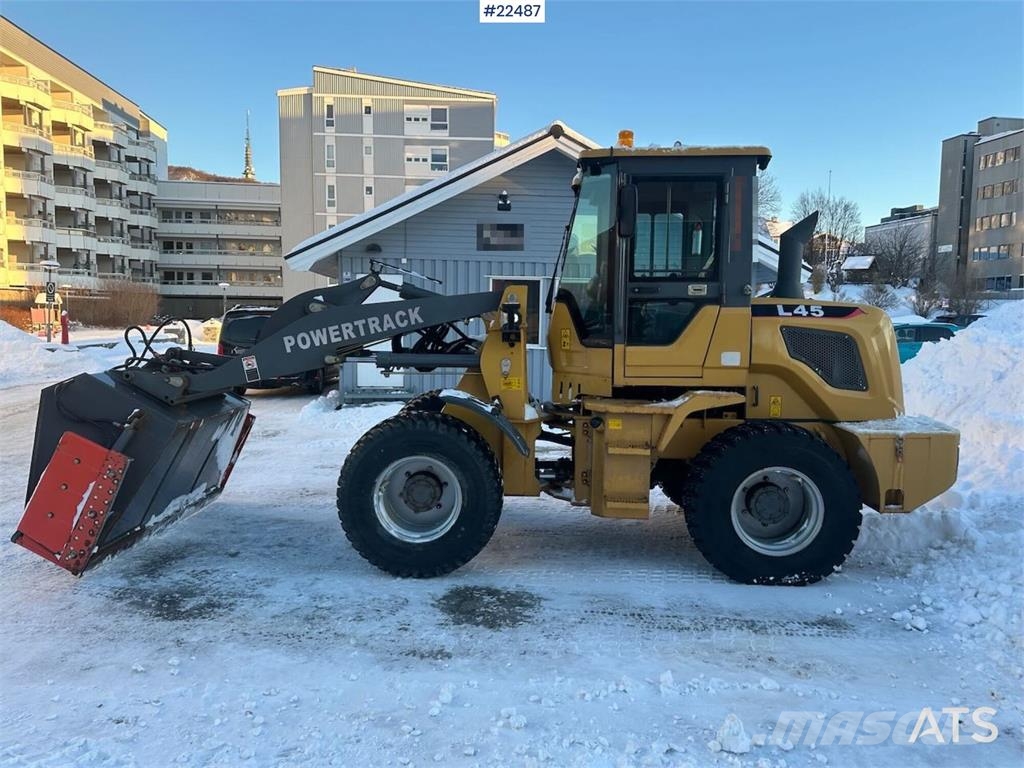 Powertrack L45 wheel loader w/ Flapwing bucket, bucket and pa لوادر بعجل
