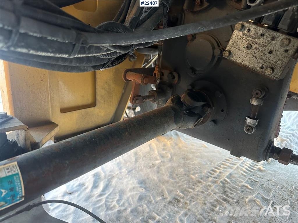 Powertrack L45 wheel loader w/ Flapwing bucket, bucket and pa لوادر بعجل