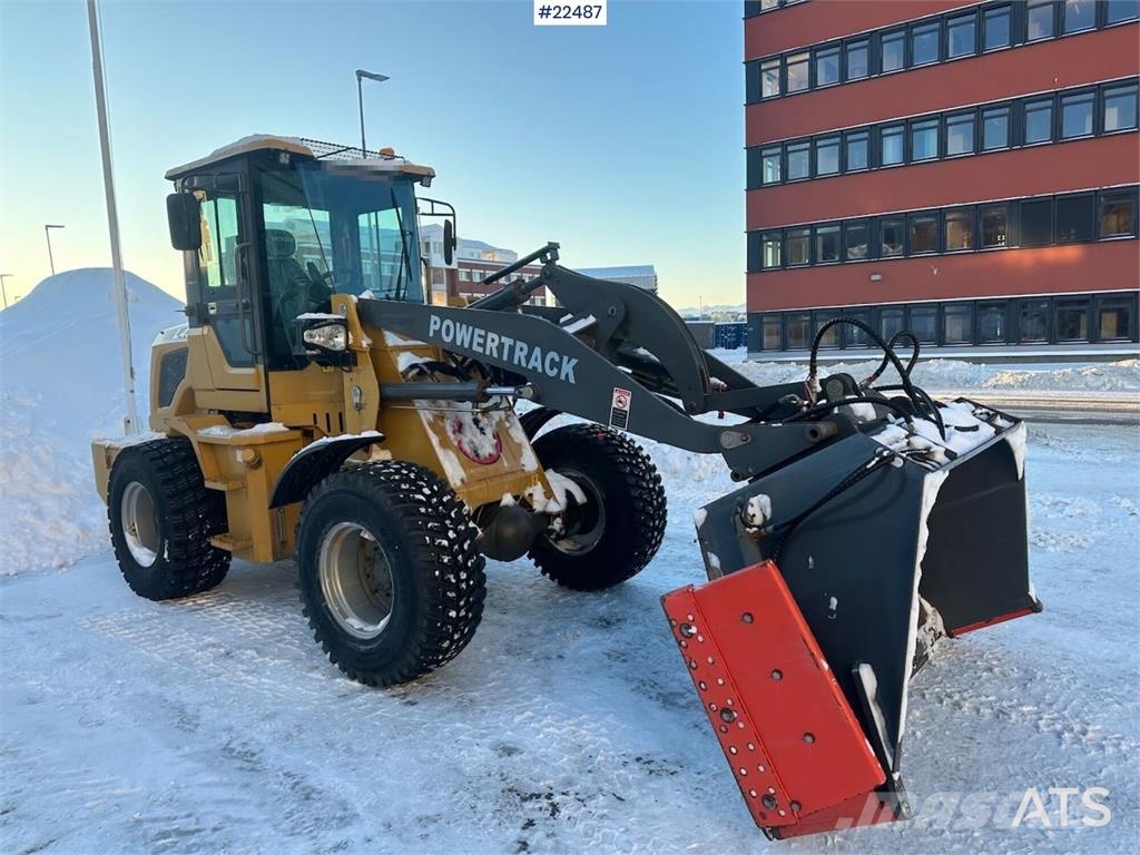 Powertrack L45 wheel loader w/ Flapwing bucket, bucket and pa لوادر بعجل