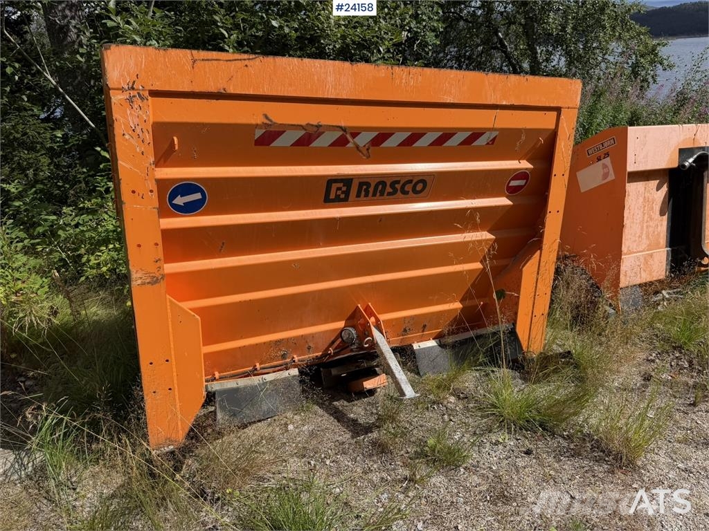 Rasco TRP sand spreader with a control panel معدات البناء - غير ذلك