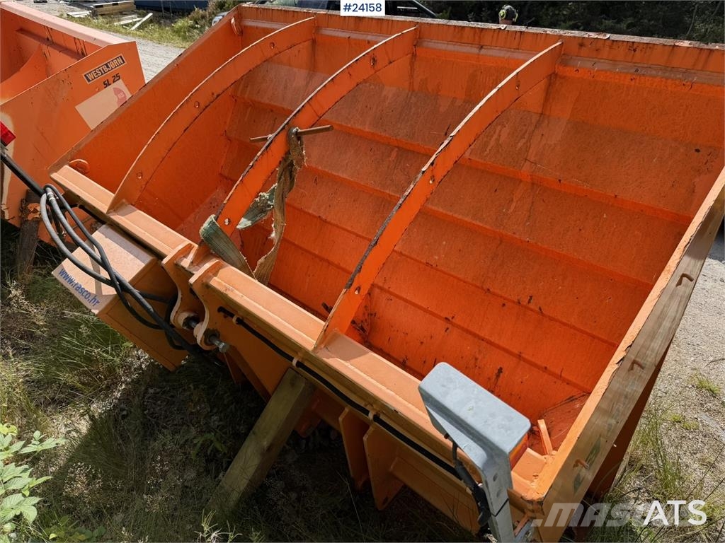 Rasco TRP sand spreader with a control panel معدات البناء - غير ذلك