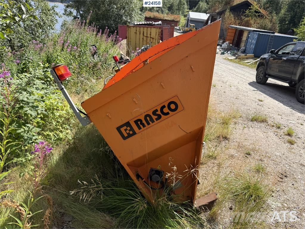 Rasco TRP sand spreader with a control panel معدات البناء - غير ذلك
