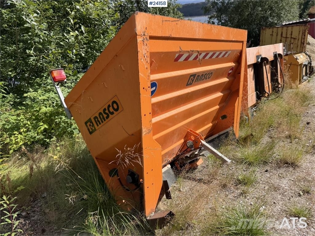 Rasco TRP sand spreader with a control panel معدات البناء - غير ذلك