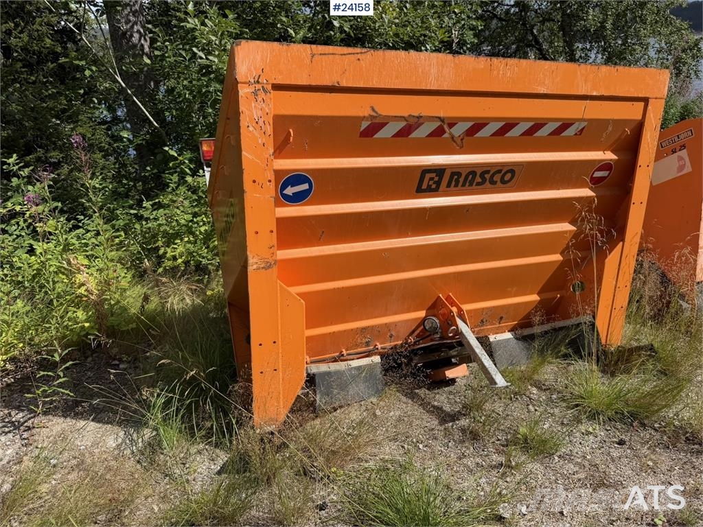Rasco TRP sand spreader with a control panel معدات البناء - غير ذلك
