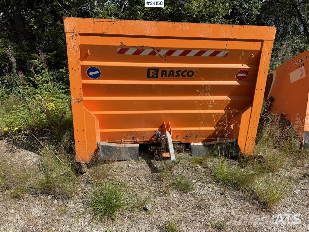 Rasco TRP sand spreader with a control panel معدات البناء - غير ذلك