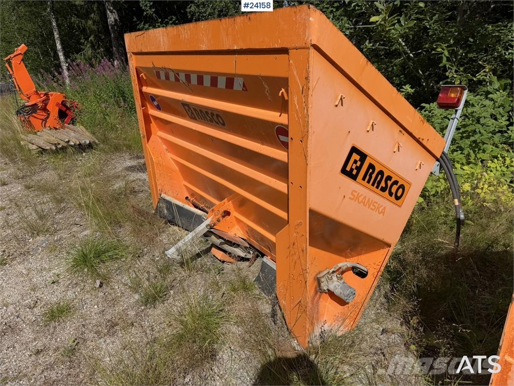 Rasco TRP sand spreader with a control panel معدات البناء - غير ذلك