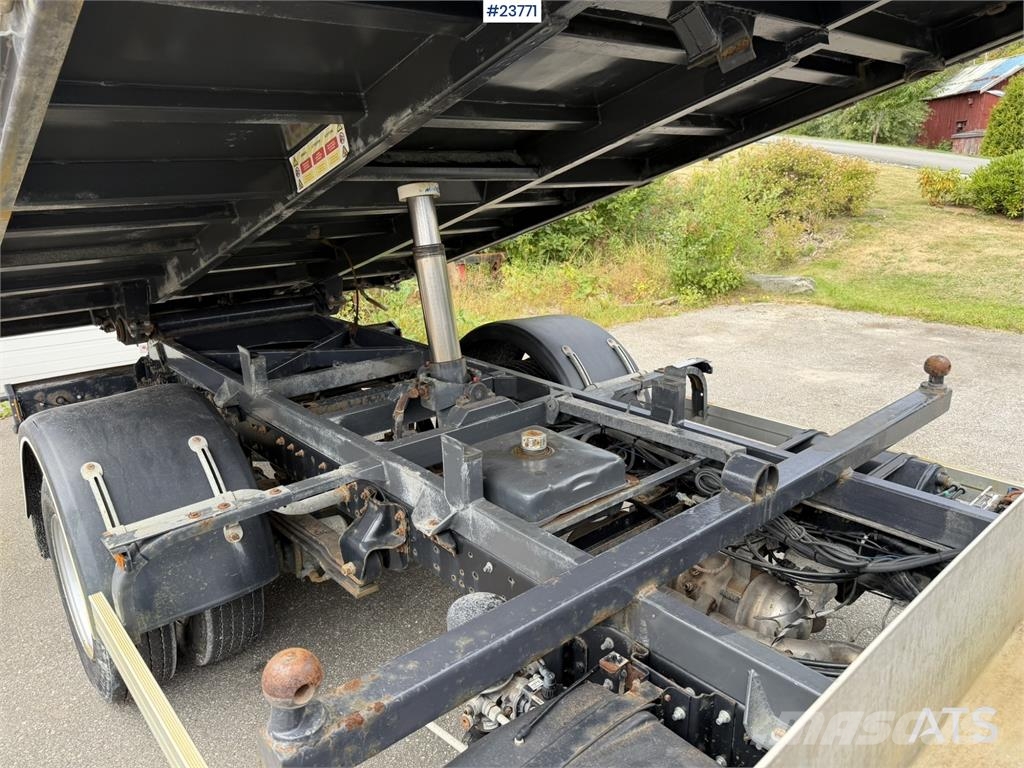 Renault D 4x2 tipper truck 7.5 tons Tippbil