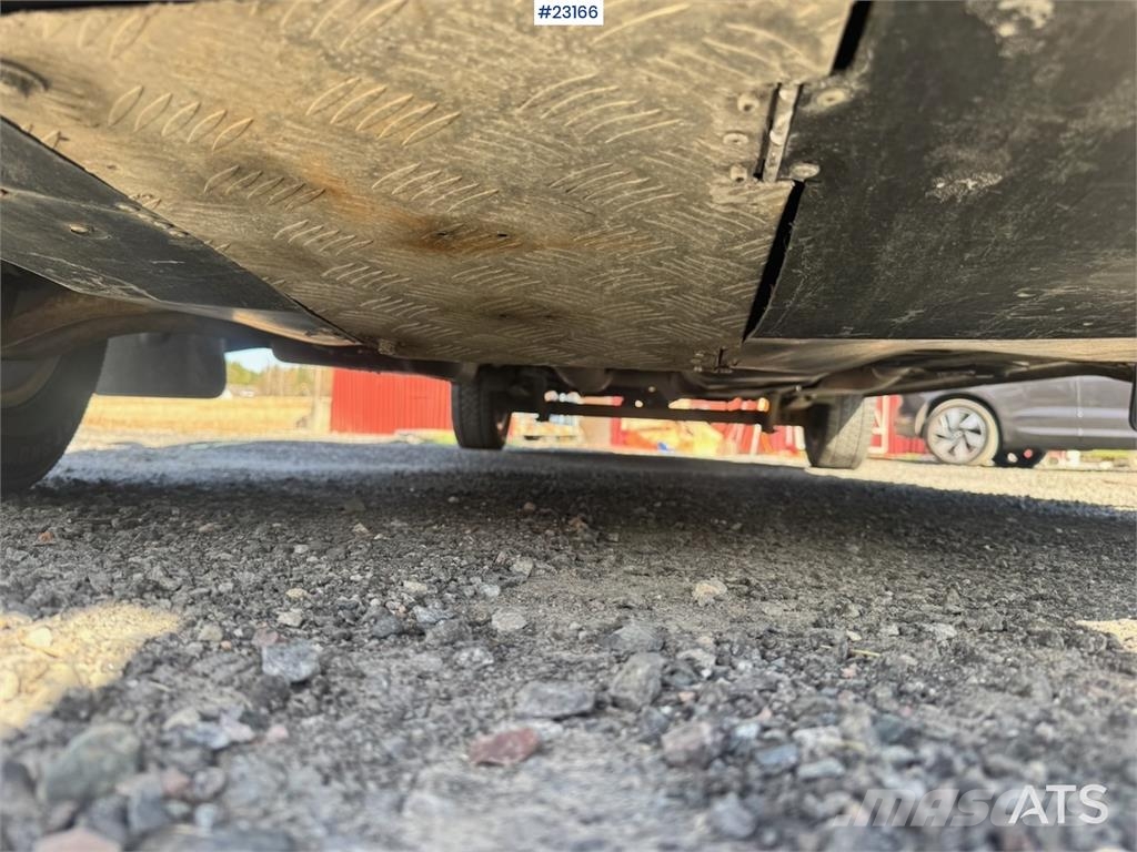 Renault Master van with two sets of tires. Varebiler