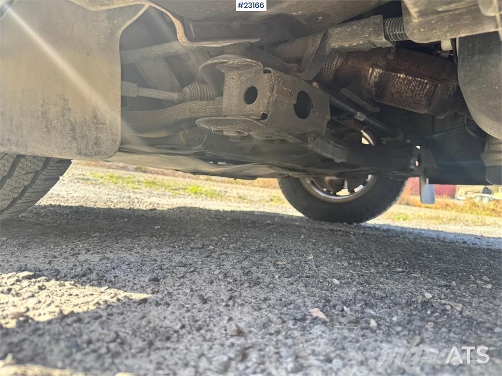 Renault Master van with two sets of tires. Varebiler