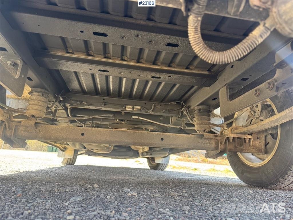 Renault Master van with two sets of tires. Varebiler