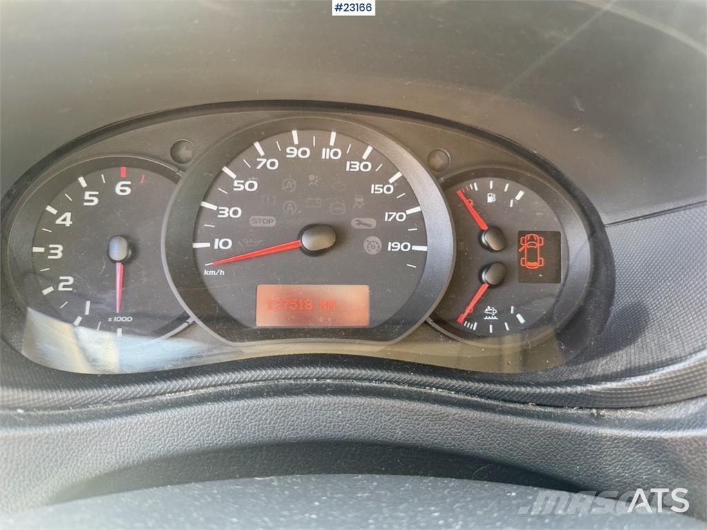 Renault Master van with two sets of tires. Varebiler