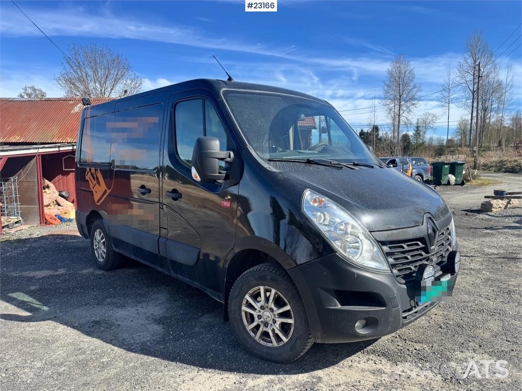 Renault Master van with two sets of tires. Varebiler