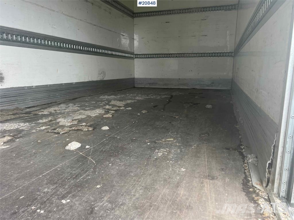 Renault midlum Camiones con caja de remolque