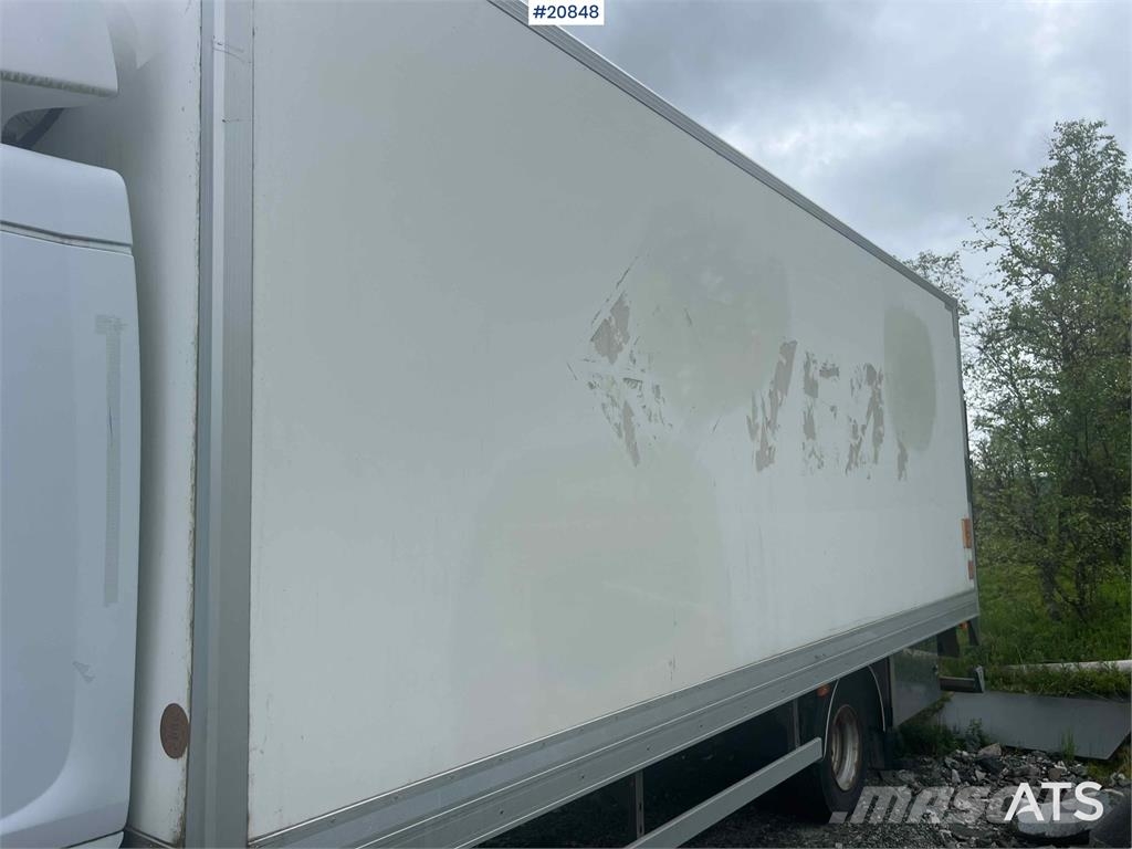Renault midlum Camiones con caja de remolque