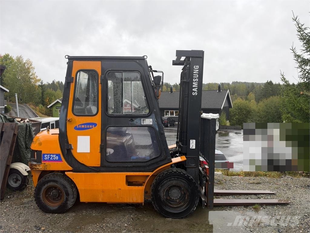 Samsung SF250 Forklift – Only 1,980 Hours! Carretillas diesel