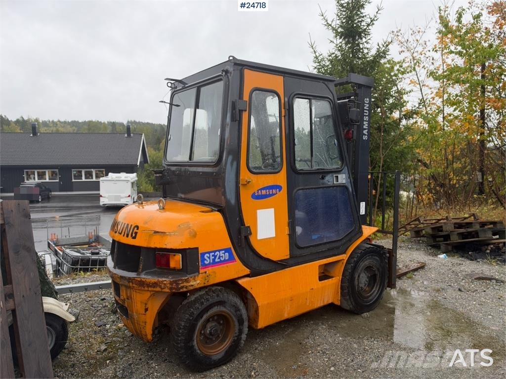 Samsung SF250 Forklift – Only 1,980 Hours! Carretillas diesel