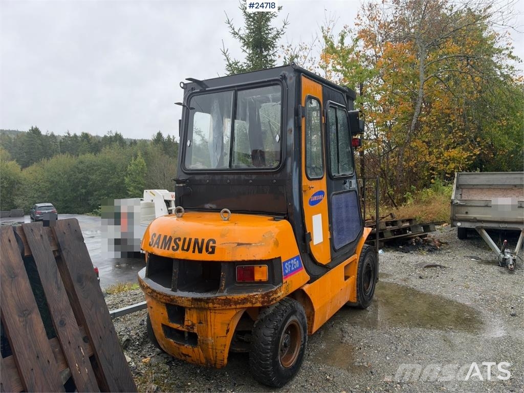 Samsung SF250 Forklift – Only 1,980 Hours! Carretillas diesel