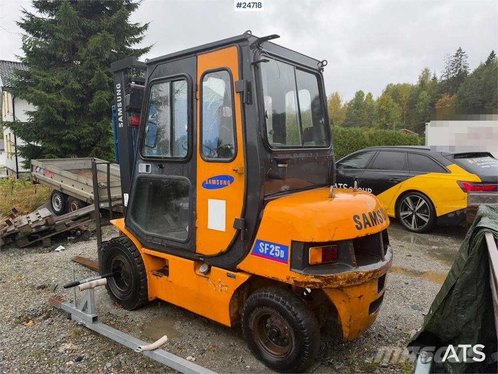 Samsung SF250 Forklift – Only 1,980 Hours! Carretillas diesel