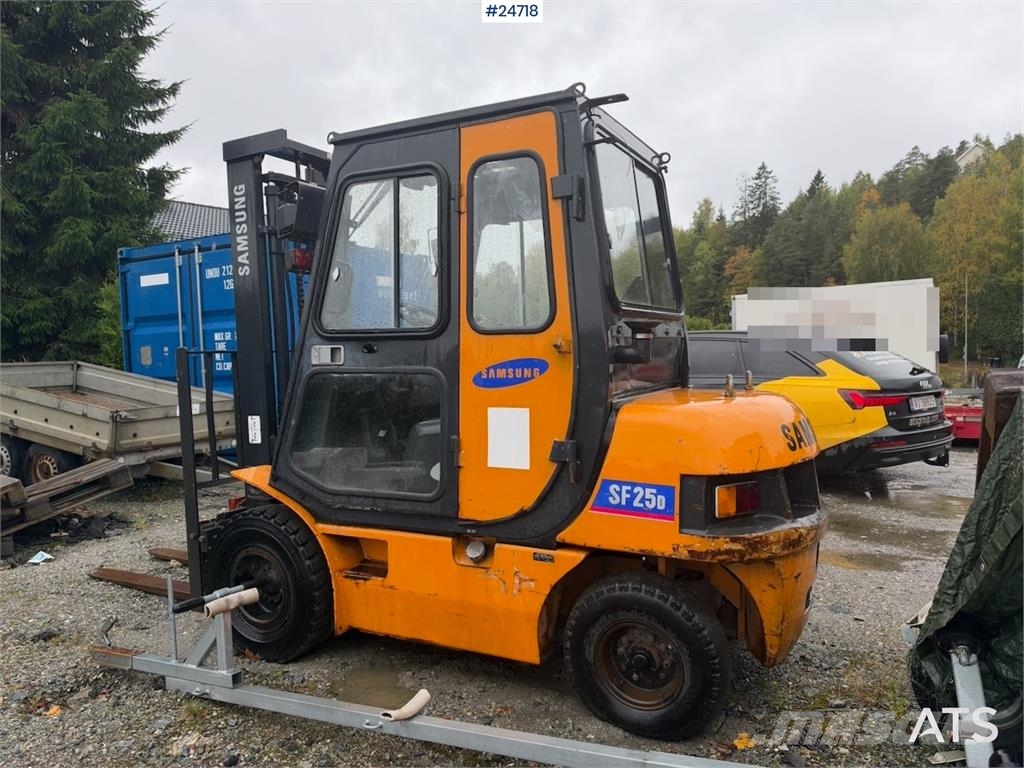 Samsung SF250 Forklift – Only 1,980 Hours! Carretillas diesel