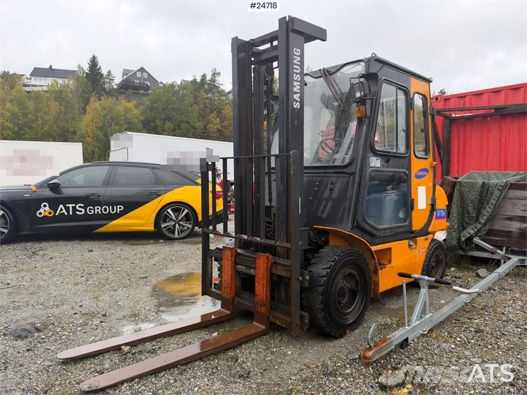 Samsung SF250 Forklift – Only 1,980 Hours! Carretillas diesel