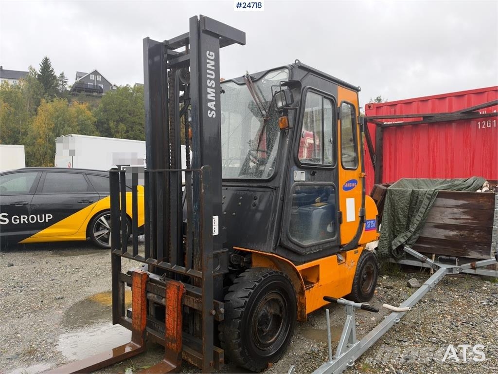 Samsung SF250 Forklift – Only 1,980 Hours! Carretillas diesel