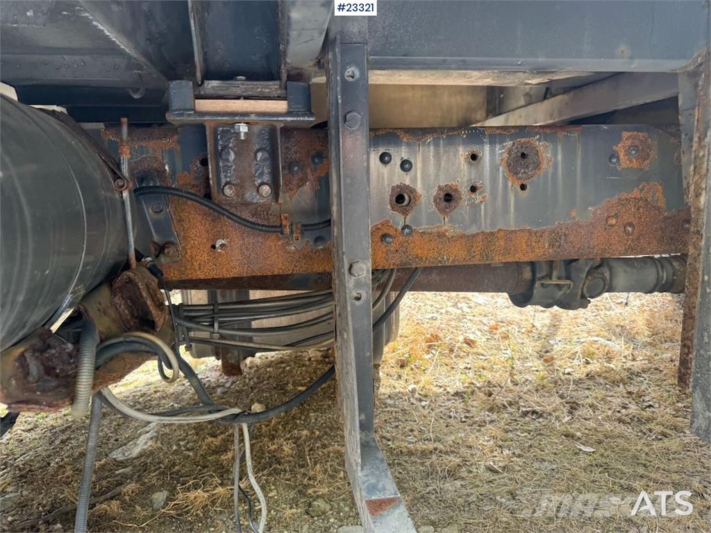 Scania 114 with tank. Camiones cisternas