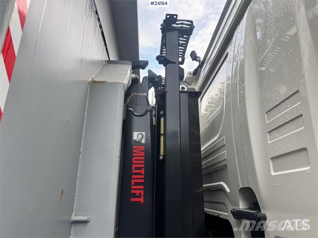 Scania G410 6x2 Hooklift Truck with Machine Flatbed – CNG Camiones polibrazo