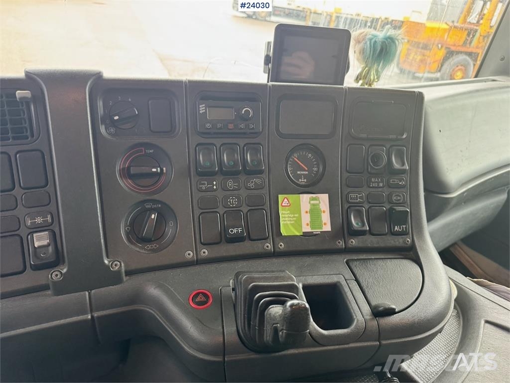 Scania P114 Container Truck with Tail Lift Camiones portacontenedores
