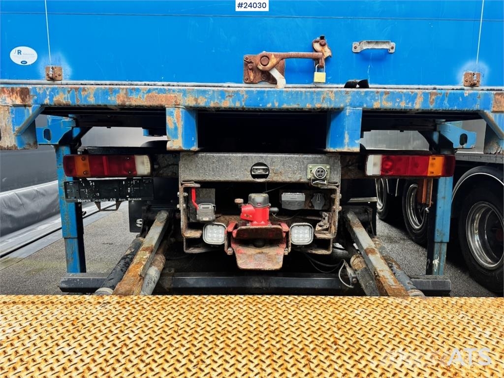 Scania P114 Container Truck with Tail Lift Camiones portacontenedores