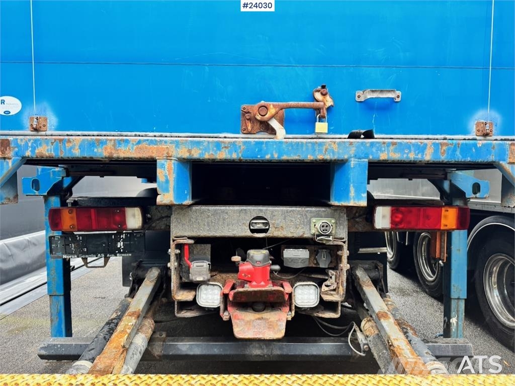 Scania P114 Container Truck with Tail Lift Camiones portacontenedores