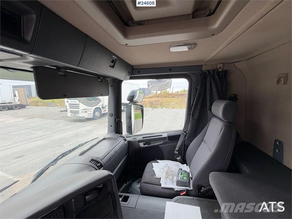 Scania P270 4x2 Box truck - Full side opening Skapbiler