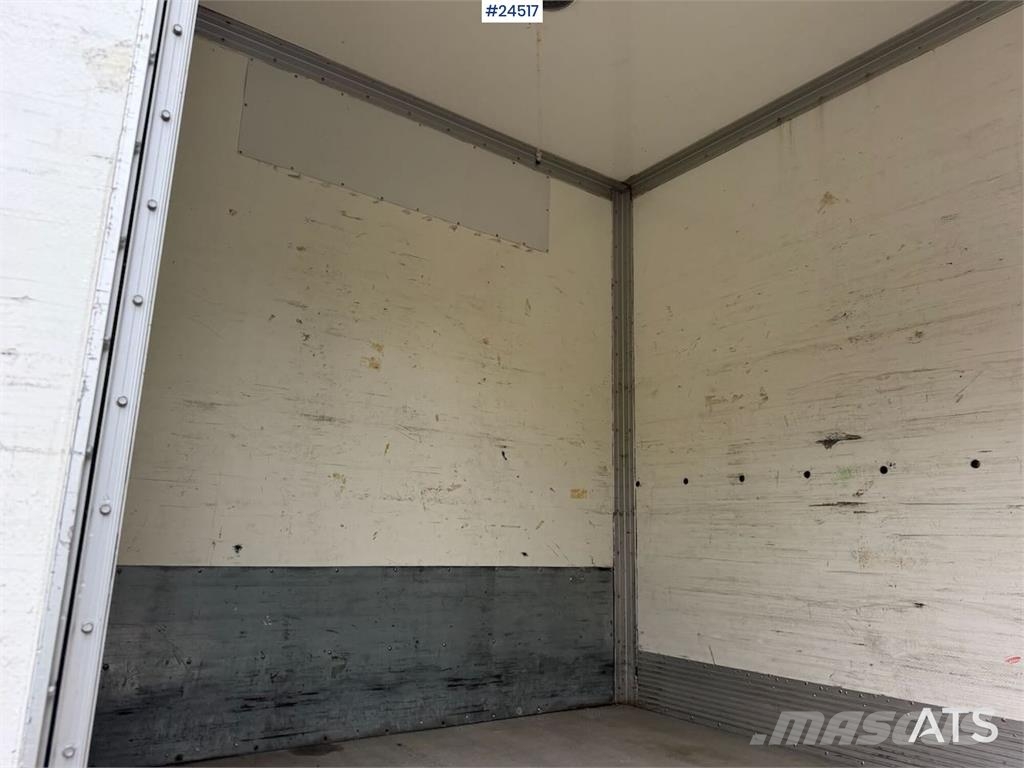 Scania P270 4x2 box truck with full side opening and tail Kylmä-/Lämpökori kuorma-autot